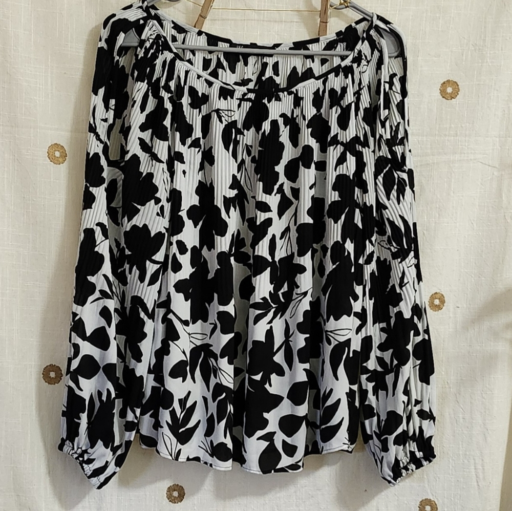 Women's Blouse Open Shoulder with Print Size M/L -by INC International Concepts